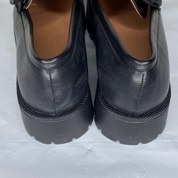 Elegant Black Loafers with Gold Accents - Picture 9 of 11